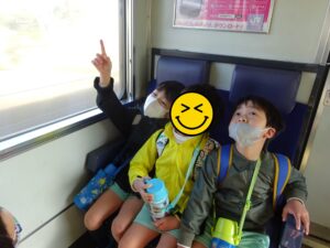 <p>年長さんは、電車に乗り吉野ヶ里公園まで遠足に行きました。<br />佐賀県民はあまり乗る機会のな…</p>